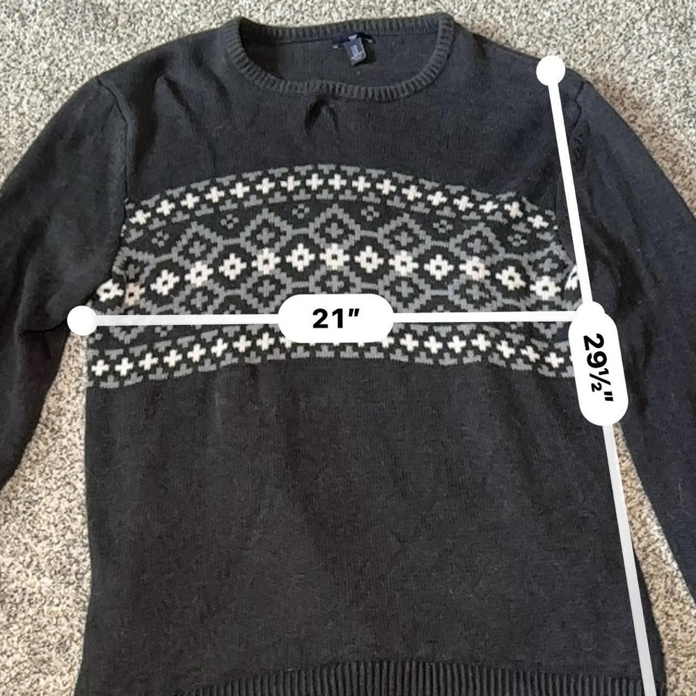 GAP Gray Crewneck Sweater with Classic Knit Design